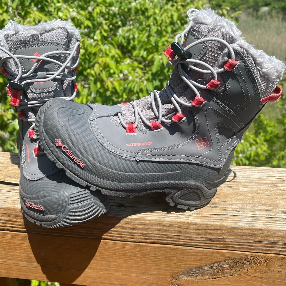 Columbia Charcoal and Red/Orange Winter Lace up waterproof Boots - Like New!